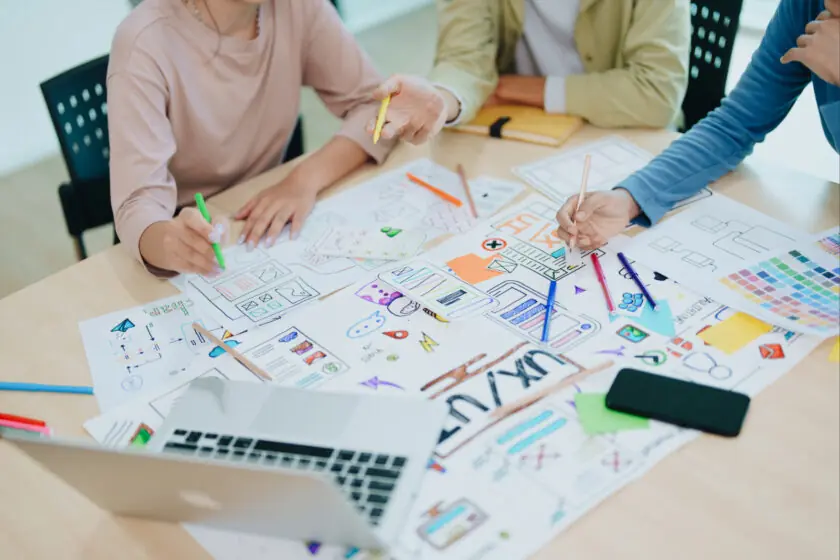 Sitios web con IA en 2026: ¿experimento DIY o inversión en una agencia? Una preliminar estratégica