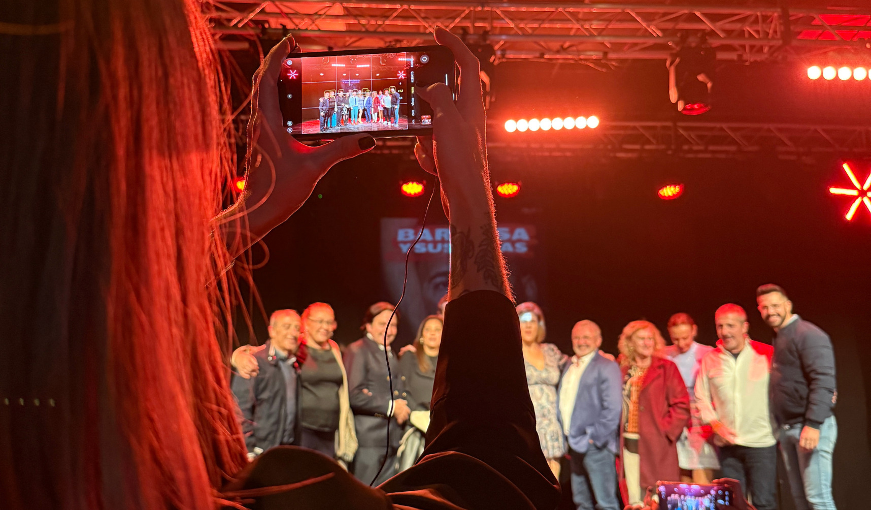 Compañera de Wisea tomando imagenes para Barbosa